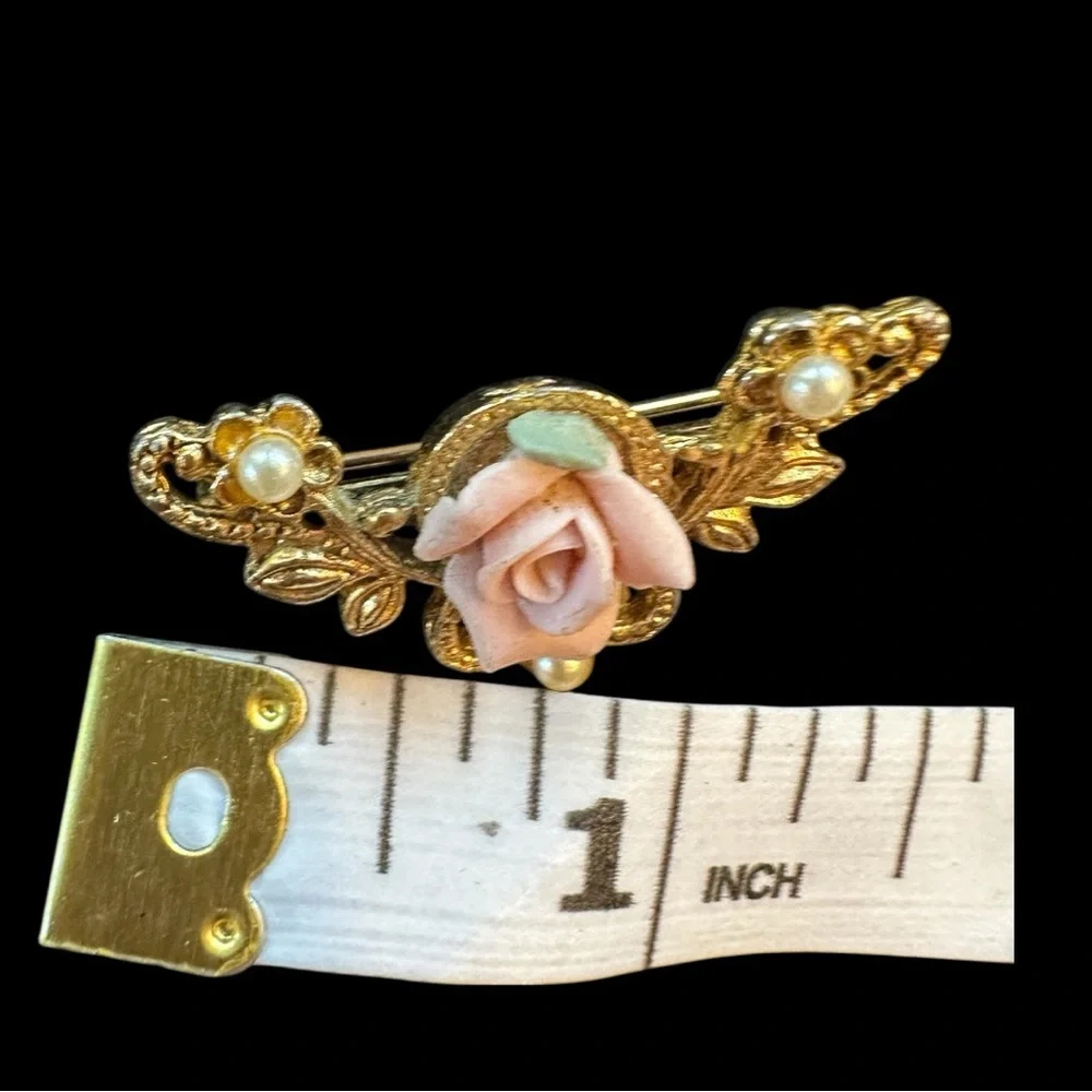 Vintage Gold and Pink‎ Floral Brooch
